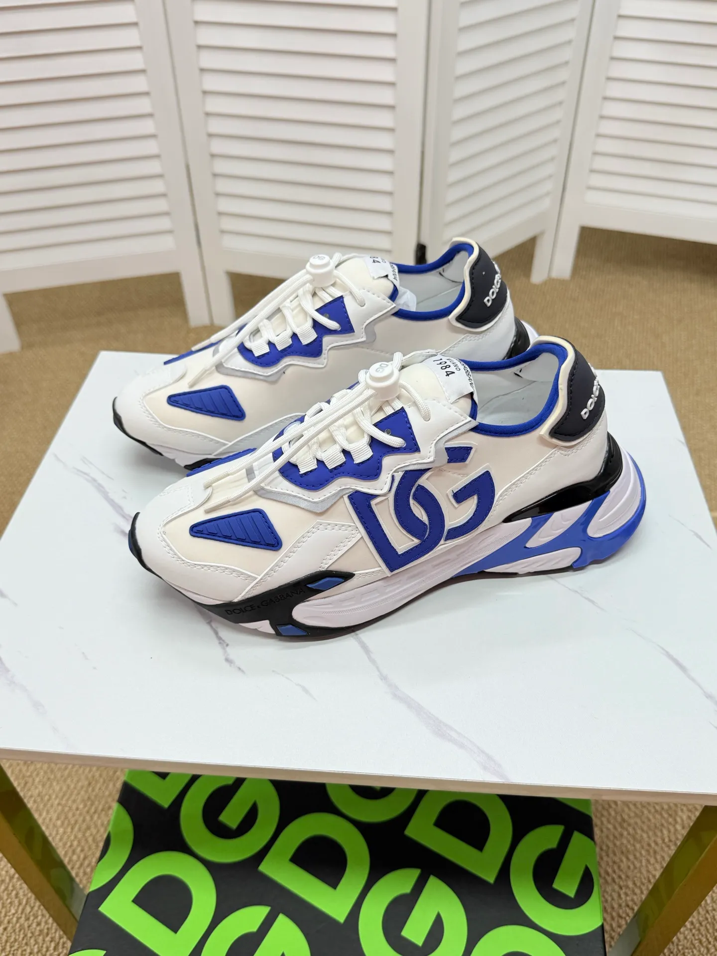 Men's clothing and shoes 260. The latest sports and casual shoes for couples (DG) are fashionable and versatile, and can add luster to various looks. Create an exquisite design with unique dynamic vitality and modern atmosphere, showing modern elegance. Size: 35-46 (custom-made sizes 45 and 46 are non-refundable) Se